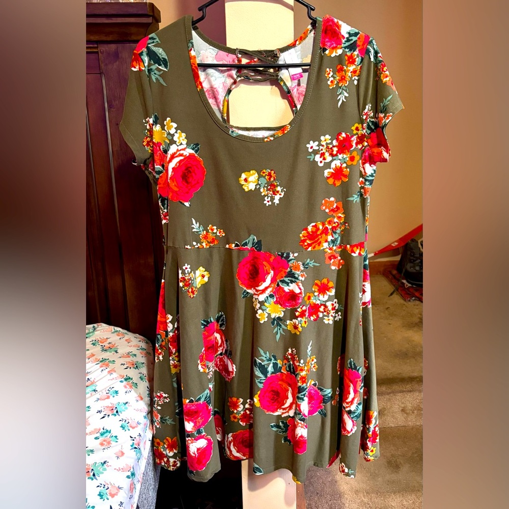 XL Sundress 
Super soft & comfy